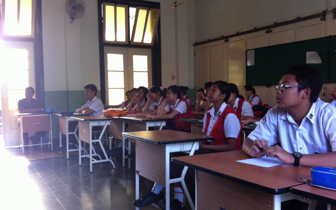 Pelatihan Kegiatan Penelitian untuk Siswa SMA Santa Angela Bandung